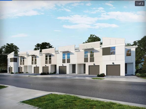 3506 Joshua Tree St, Palm Springs FL 33461