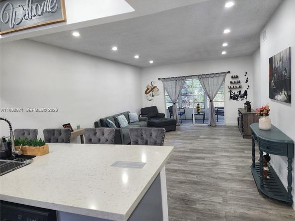 7605 NW 4th Pl 206, Margate FL 33063