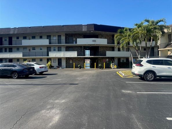 1530 NE 191st St 205, Miami FL 33179