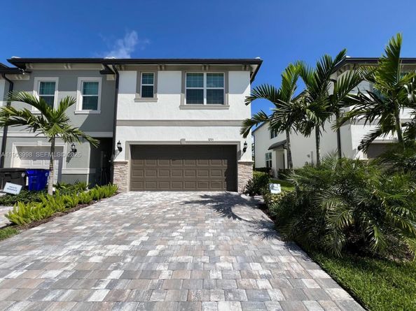 3235 N Watercress Dr, Lauderdale Lakes FL 33311