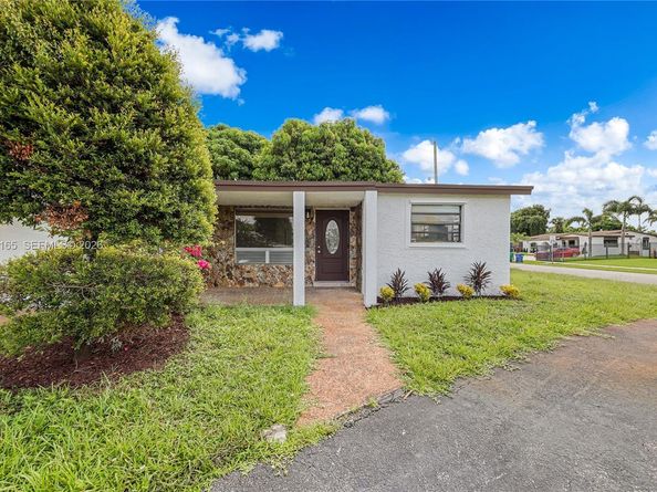 820 NW 38th Ave, Lauderhill FL 33311