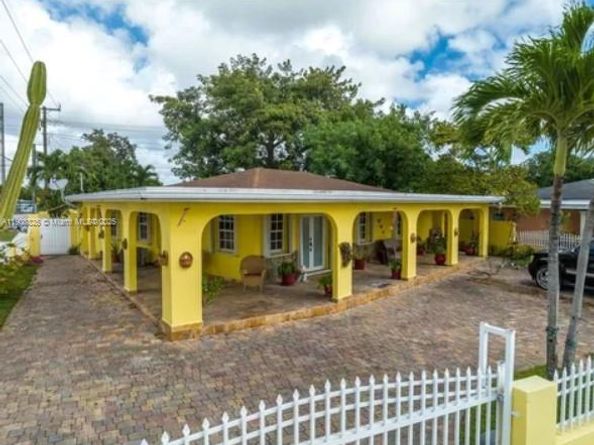 880 E 28th St, Hialeah FL 33013