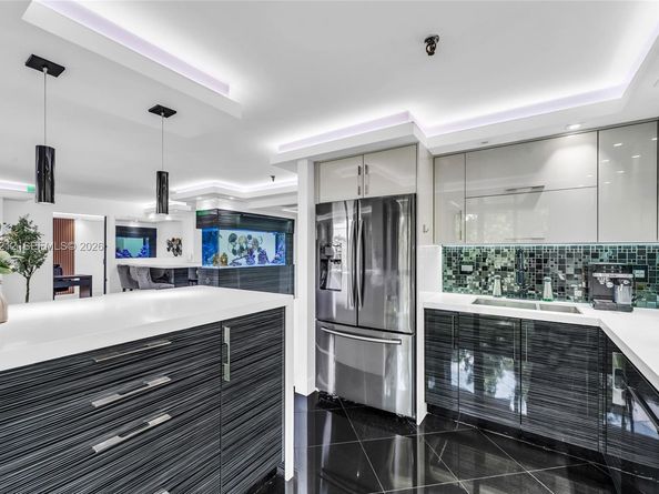 665 NE 195th St 326, Miami FL 33179