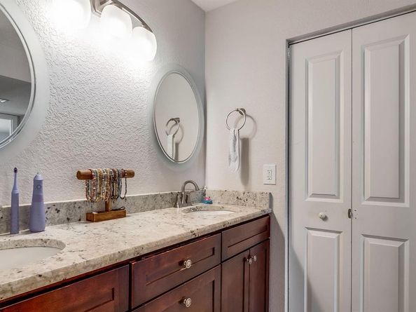 303 Lakeview Drive 102, Weston FL 33326