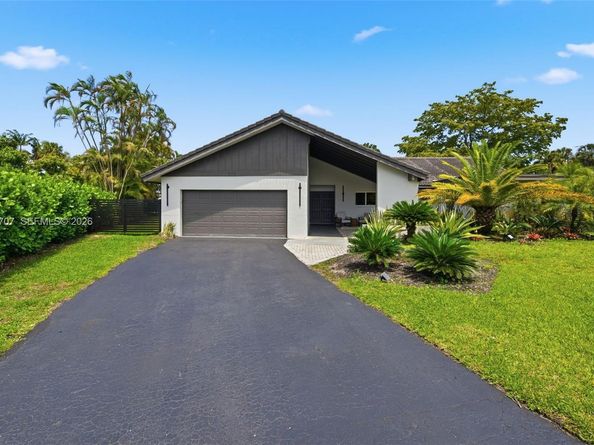 395 NW 89th Ln, Coral Springs FL 33071