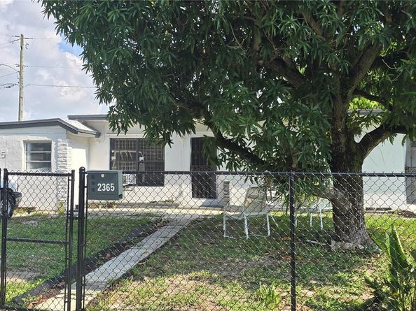 2365 NW 89th St, Miami FL 33147