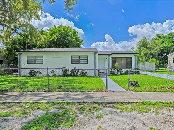 2960 NW 165th St, Miami Gardens FL 33054