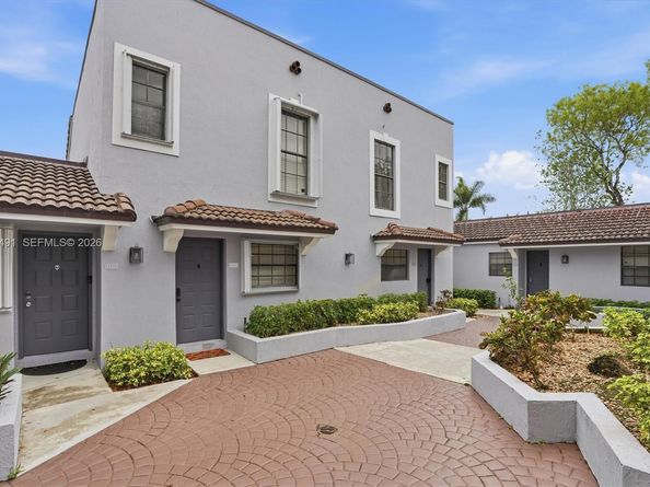 11719 NW 11th St, Pembroke Pines FL 33026