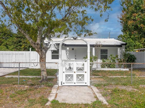 805 Sultan Ave, Opa-Locka FL 33054