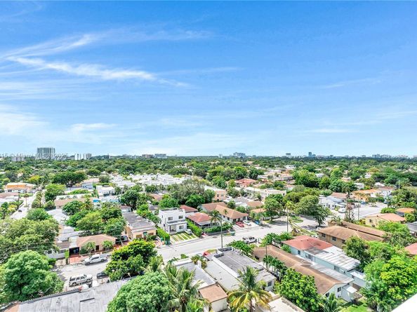 900 SW 8th St 1110, Miami FL 33130