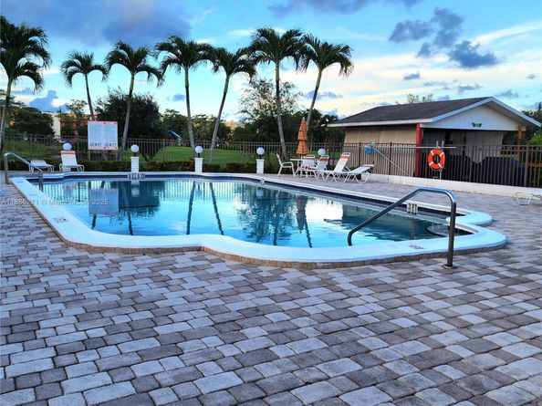 4431 NW 16th St H109, Lauderhill FL 33313