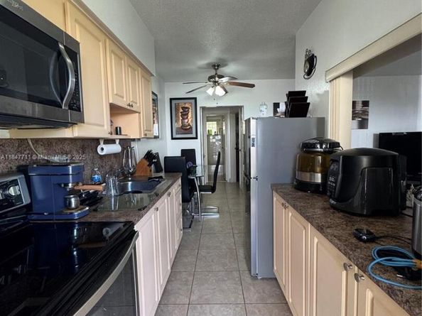 71 NW 76th St 5, Miami FL 33150