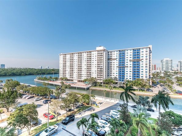 500 Bayview Dr 617, Sunny Isles Beach FL 33160
