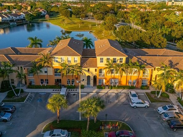 10012 NW 7 St 107, Miami FL 33172