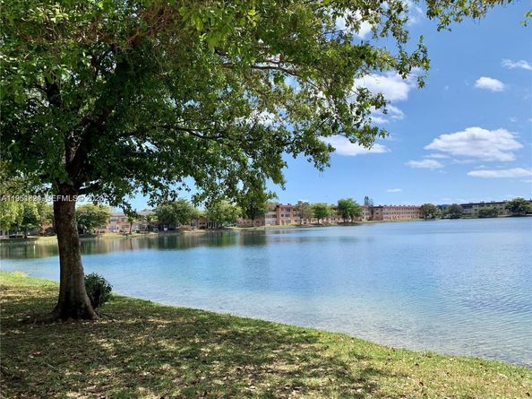 270 NE 191st St 105, Miami FL 33179