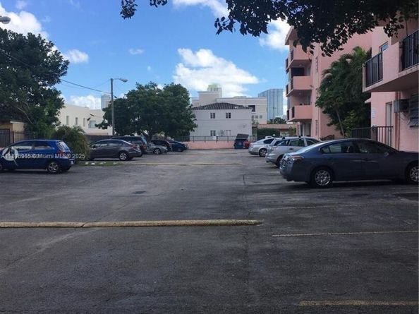 677 SW 9th Ave 303, Miami FL 33130