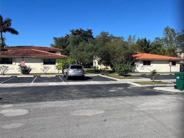 13942 NE 4th Ave B B, Miami FL 33161