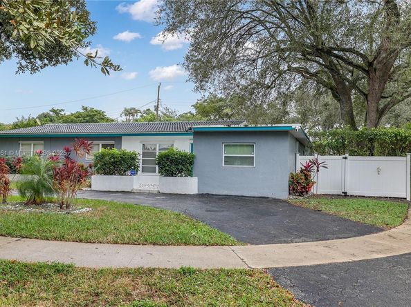 5712 Monroe St, Hollywood FL 33023