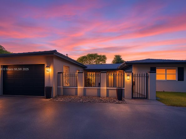 2121 NE 62nd St, Fort Lauderdale FL 33308