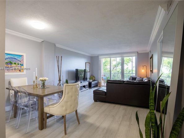 250 Jacaranda Dr 506, Plantation FL 33324