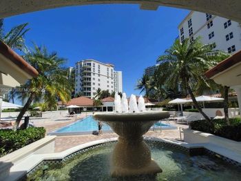 20000 E Country Club Dr