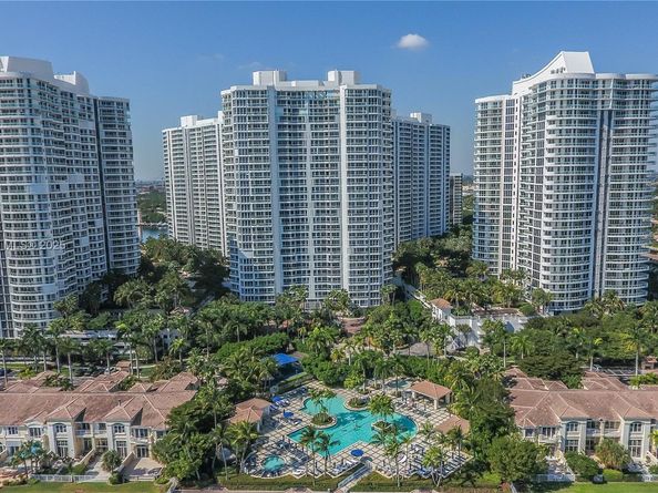 21150 Point Pl 406, Aventura FL 33180
