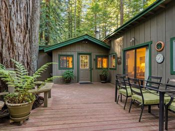1079 Scenic Drive