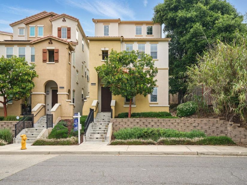 26540 Hayward Boulevard, Hayward CA 94542