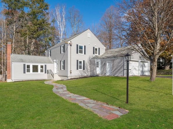 6 Puritan Ln, Dedham MA 02026