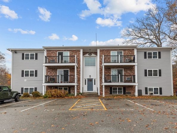 1 Chapel Hill Dr 2, Plymouth MA 02360