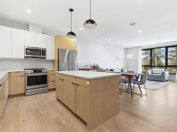 85 Myrtle St 106, Quincy MA 02171