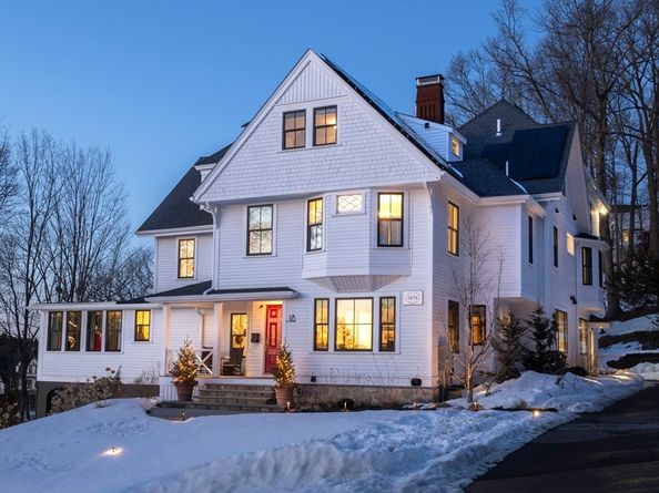 18 Maugus Avenue, Wellesley MA 02481