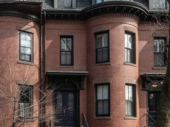 82 E Brookline St