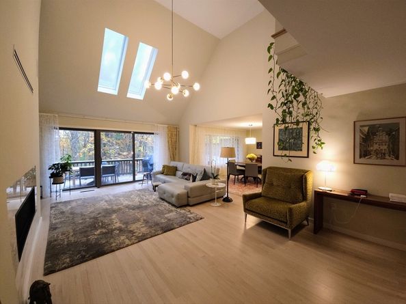 213 Nahanton St 213, Newton MA 02459