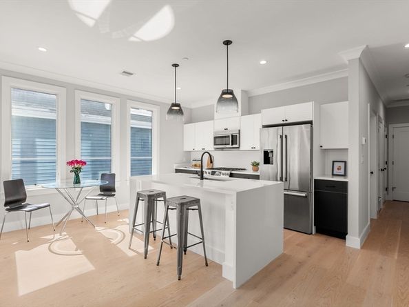 109 Prospect St 205, Somerville MA 02143