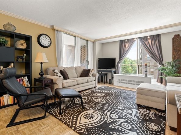 33 Pond Ave 603, Brookline MA 02445