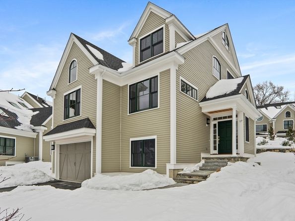 17 Courtyard Place 17, Reading MA 01867