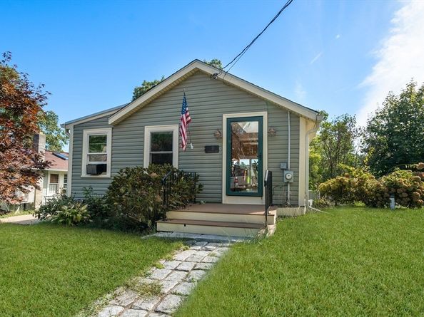 11 Brockton Ave, Carver MA 02330