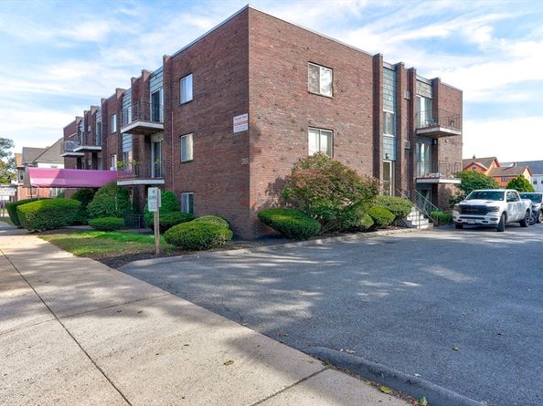 426 Pleasant St 17, Malden MA 02148