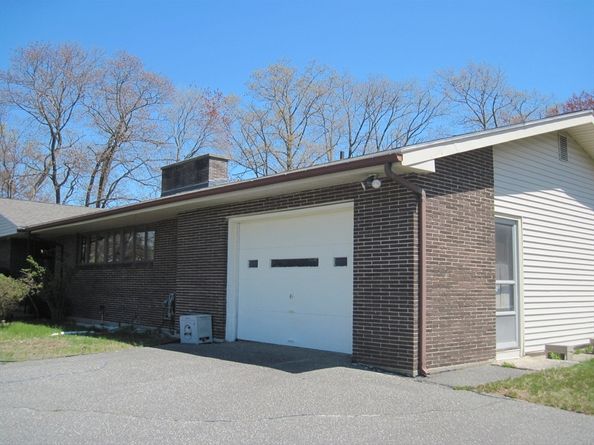 324 Hillside Rd, North Andover MA 01845