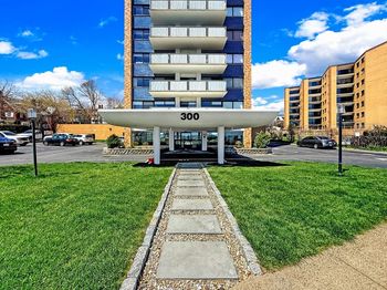 300 Lynn Shore Dr