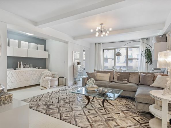 400 East 52nd Street 9C, New York NY 10022