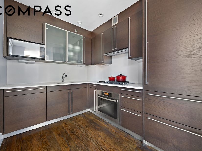 464 West 44th Street 6J, New York NY 10036