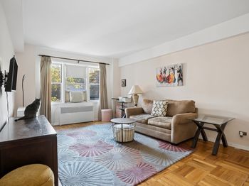 34 Plaza Street E