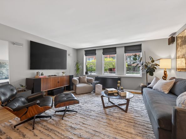 296 West 10th Street 6N, New York NY 10014