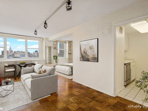 77 7th Avenue 21A, New York NY 10011