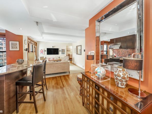319 East 50th Street 9E, New York NY 10022