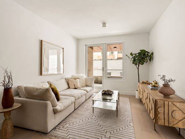 208 Delancey Street 2D, New York NY 10002