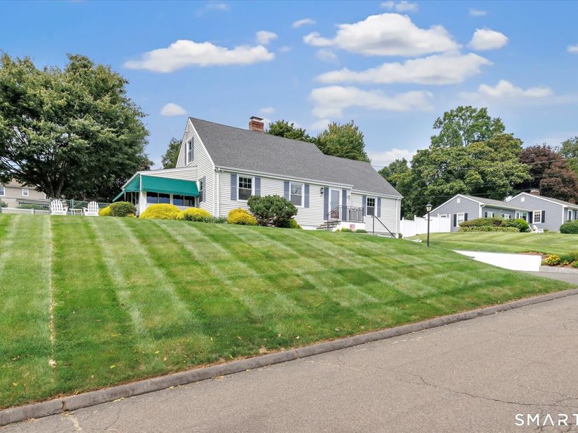 321 Bridgeview Place, Stratford CT 06614