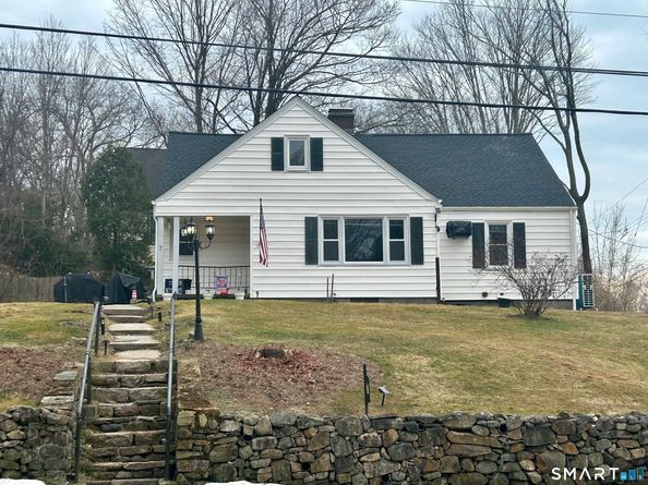 7 E Lake Road, Trumbull CT 06611